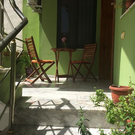 Friends House Bed & Breakfast Tirana Bagian luar foto