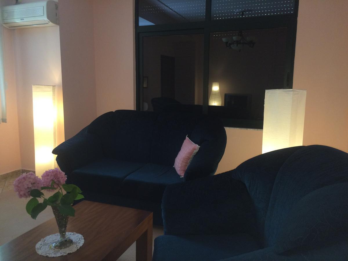 Friends House Bed & Breakfast Tirana Bagian luar foto