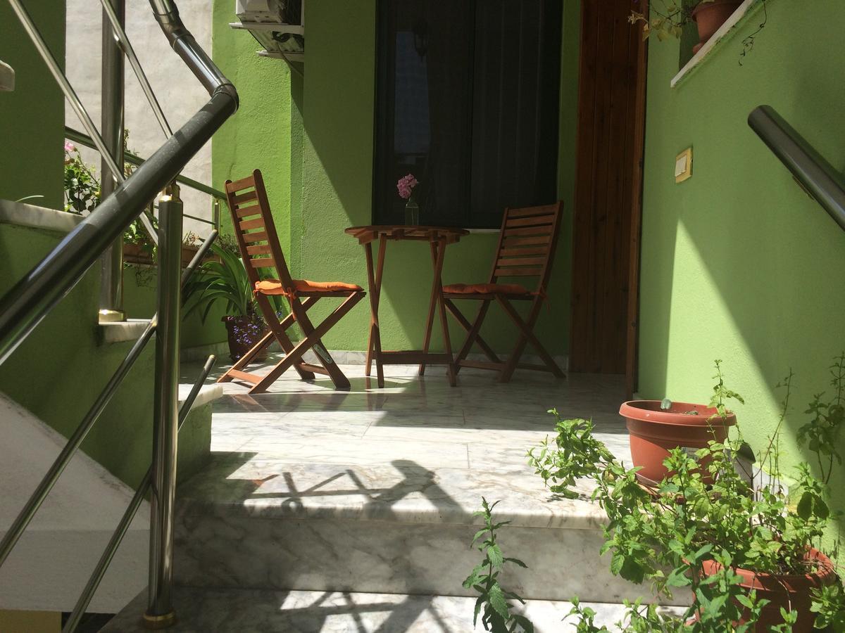 Friends House Bed & Breakfast Tirana Bagian luar foto