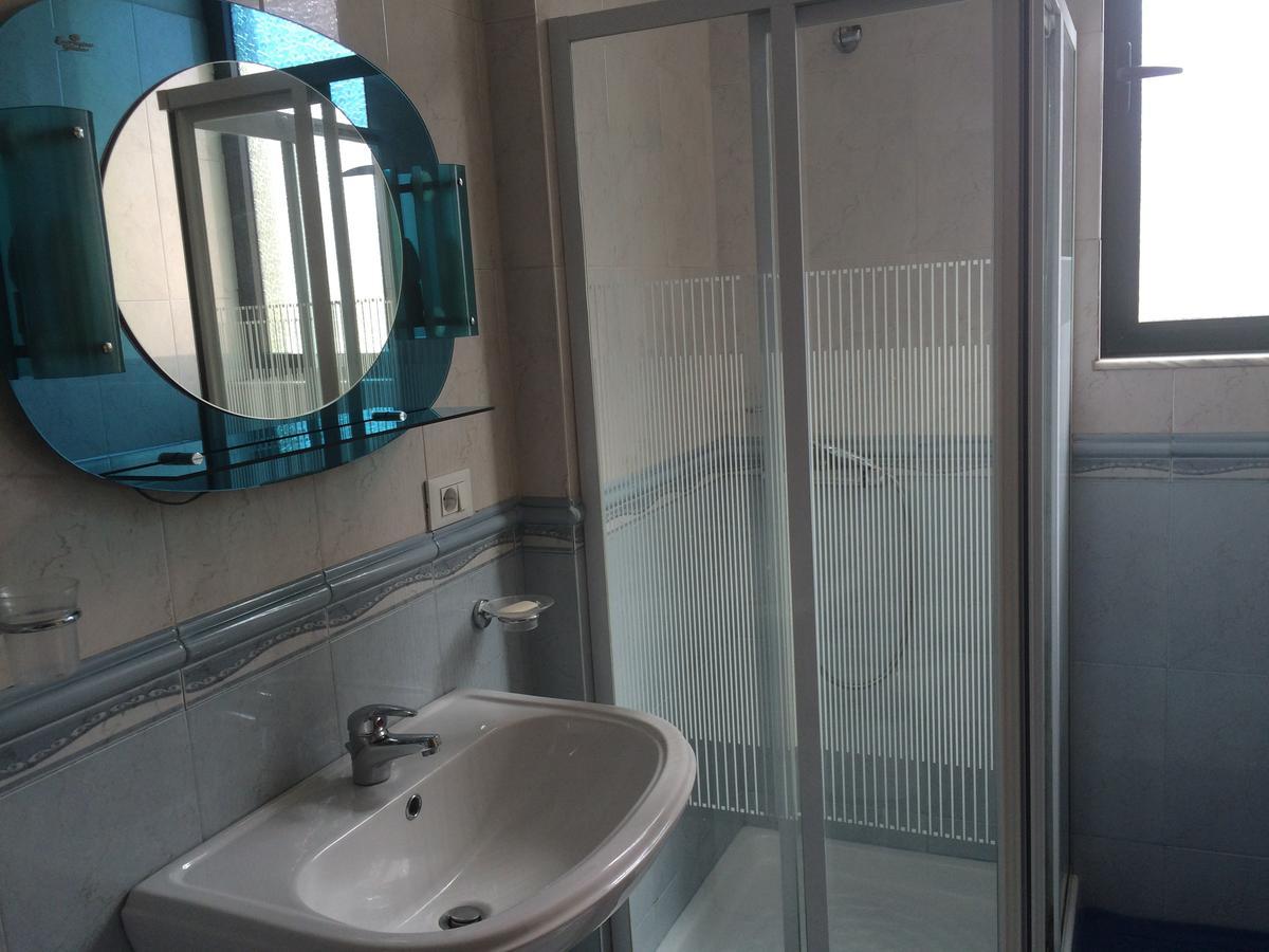 Friends House Bed & Breakfast Tirana Bagian luar foto