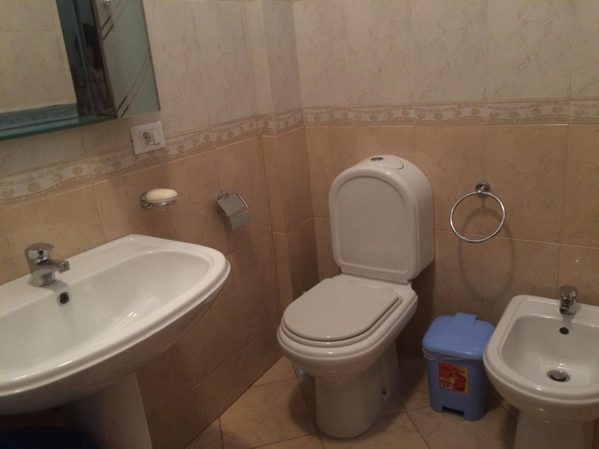 Friends House Bed & Breakfast Tirana Bagian luar foto
