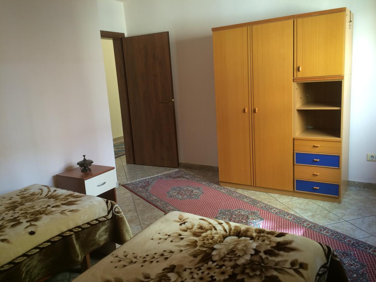 Friends House Bed & Breakfast Tirana Bagian luar foto