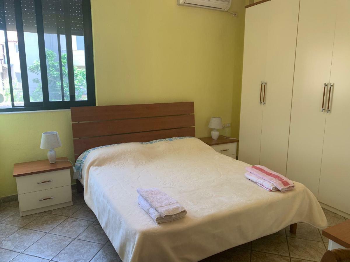 Friends House Bed & Breakfast Tirana Bagian luar foto
